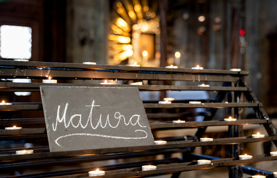 Auch in diesem Jahr werden wieder Kerzen für Maturant:innen angezündet.