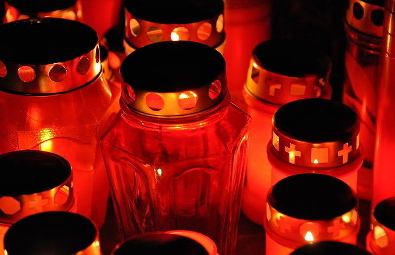 Gräberschmuck zu Allerheiligen | Katholische Kirche Steiermark Im Totengedenken wird die Hoffnung ausgedrückt, dass der Tod im Diesseits nicht das Ende ist.