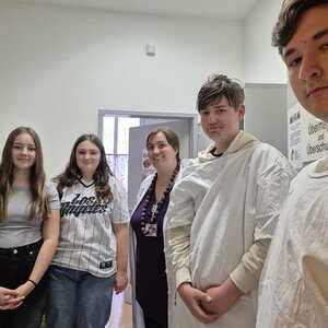 Besuch der Firmlinge auf der Frühgeborenenstation in Graz: Ein Ort der Hoffnung