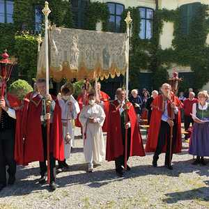 Fronleichnam unter schönem Himmel